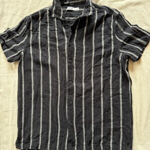 Men’s Medium Black Short-Sleeve Casual Button-Down with Vertical Gray Stripes